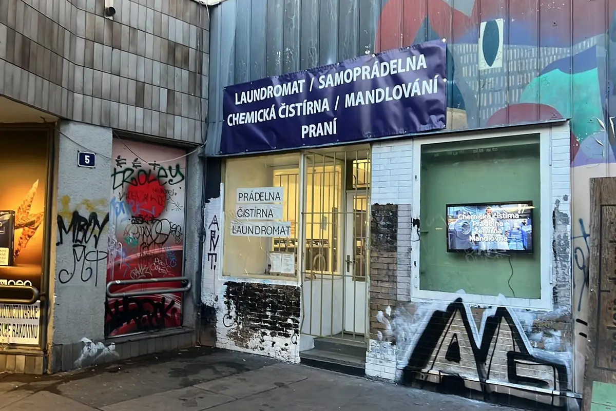 Spin&Sip Laundromat